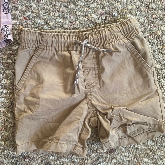 2 Shorts 18 Months - Picture 3 of 4